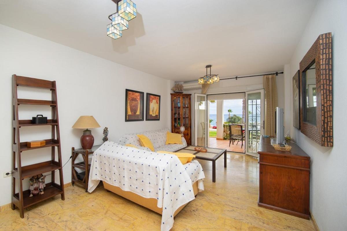 Beachhouse With Pool, Parking & Stunning Sea Views *